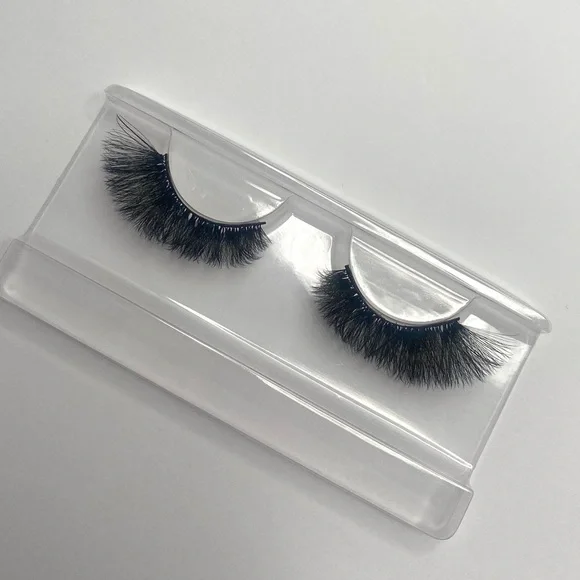 Dramatic Volume Strip Lashes - Picture 6 of 7